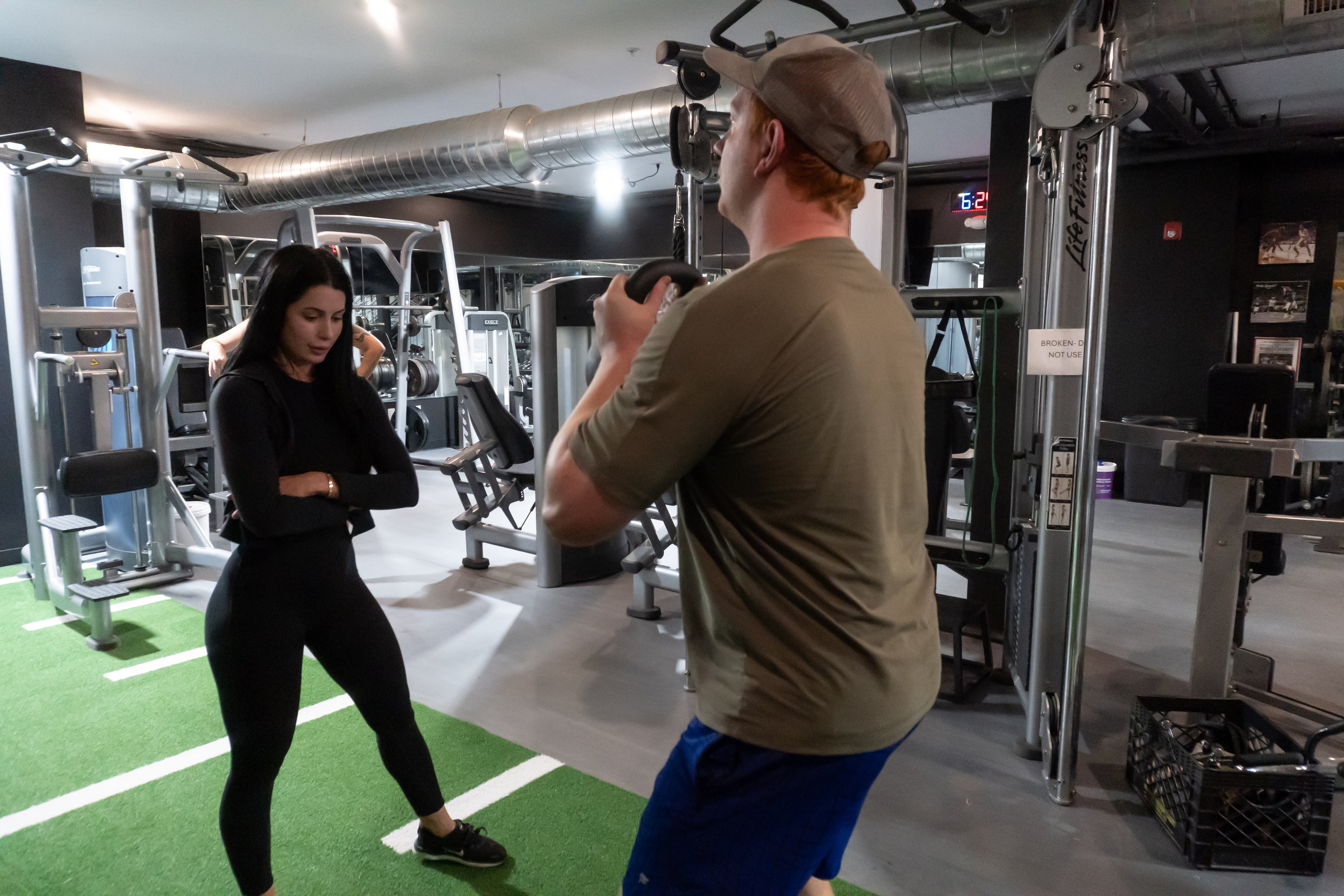Coach demonstrating an exercise to a 1:1 client